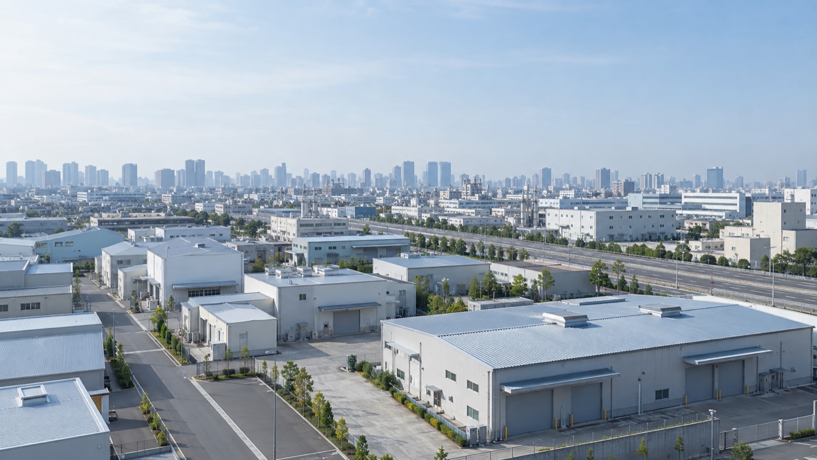 高い位置から見下ろした、東京近郊の低層の倉庫・作業所がまとまる街区